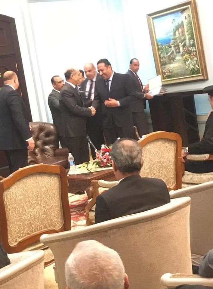 بالصور وزير الطيران المدنى يكرم رجال الخدمات الأرضية لأبنائه العاملين بمطار شرم الشيخ