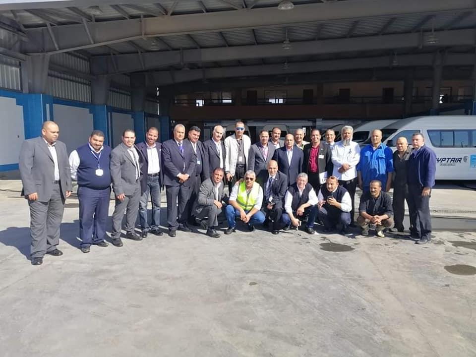 بالصور وزير الطيران المدنى يكرم رجال الخدمات الأرضية لأبنائه العاملين بمطار شرم الشيخ