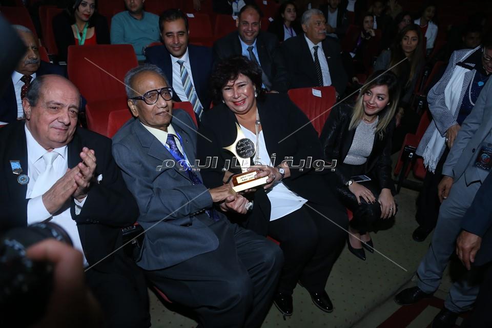 أجواء كرنفالية ولمسة وفاء في افتتاح مهرجان الإسكندرية للمسرح العربي