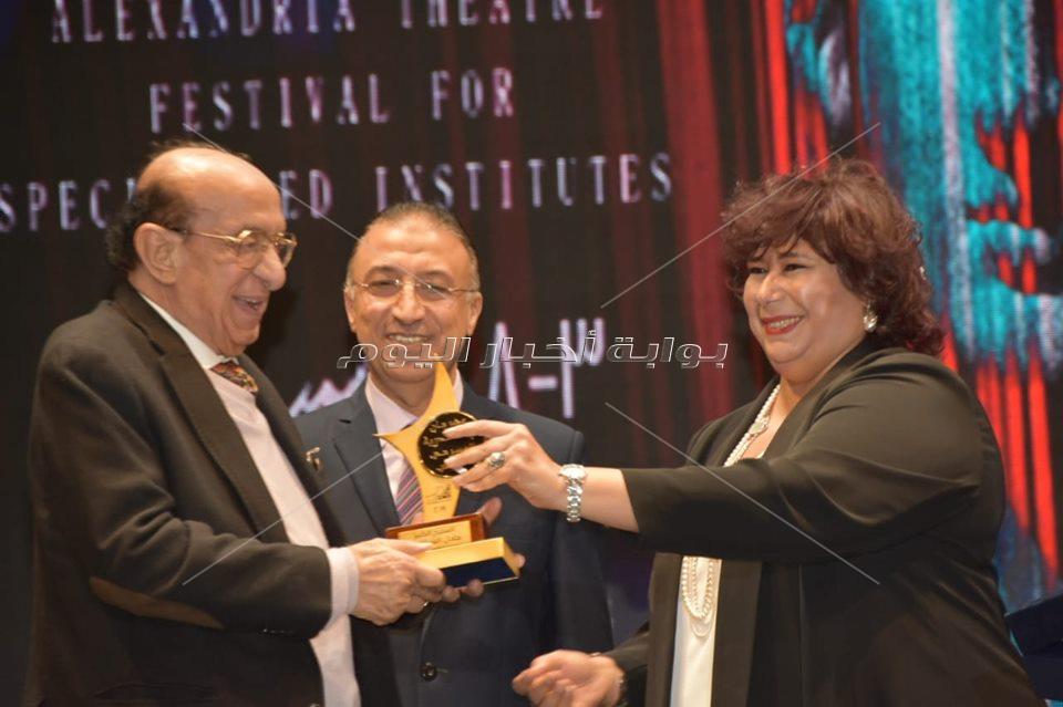 أجواء كرنفالية ولمسة وفاء في افتتاح مهرجان الإسكندرية للمسرح العربي
