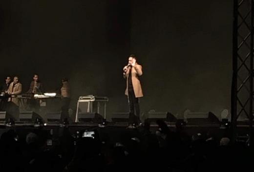 صور| بأغنية «ليالينا».. رامي جمال يبدأ حفل «المنارة» بحضور جماهيري كبير