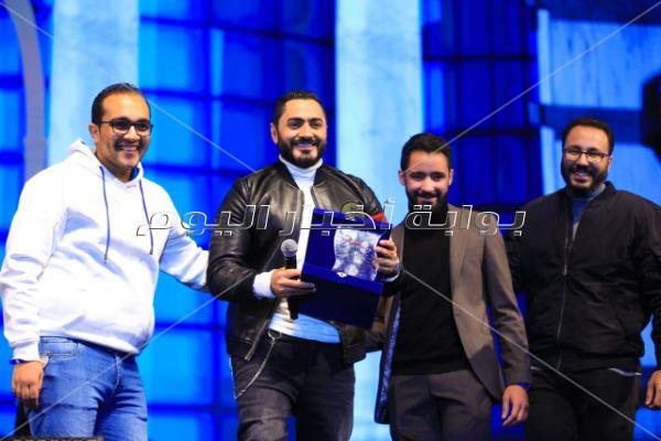  تامر حسني ورامي جمال يُبهران الجمهور على مسرح «3D mapping» يجسد حضارات مص