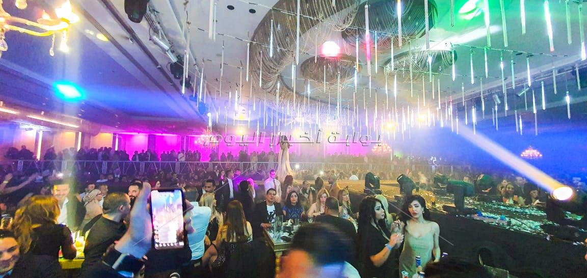 نيكول سابا تُشعل رأس السنة بإطلالة ساحرة في حفل «كامل العدد»