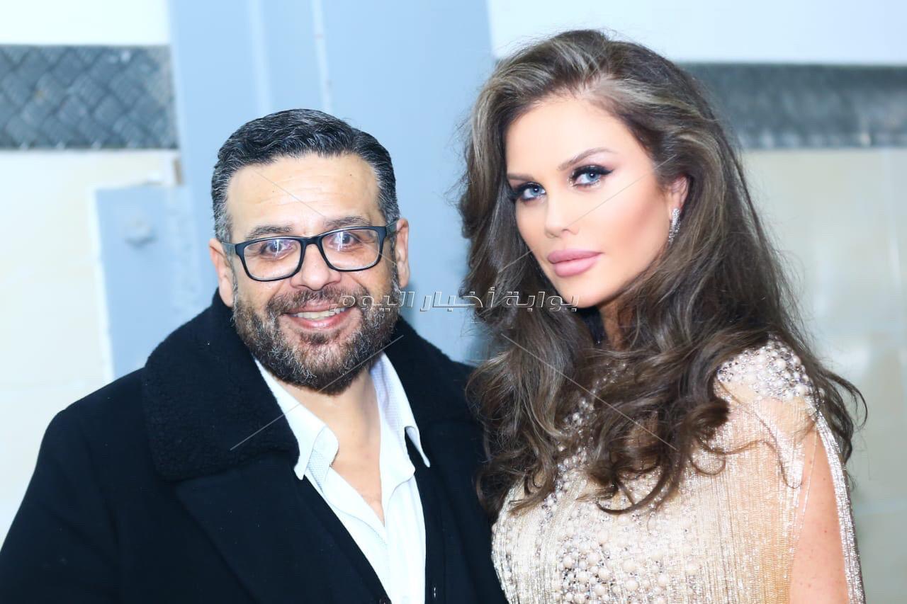 بالصور .. نيكول تشعل رأس السنة باطلالة ملكية بحفل كامل العدد 