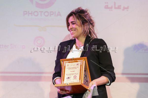 وزير الإعلام يفتتح معرض أفضل صورة صحفية لعام 2019