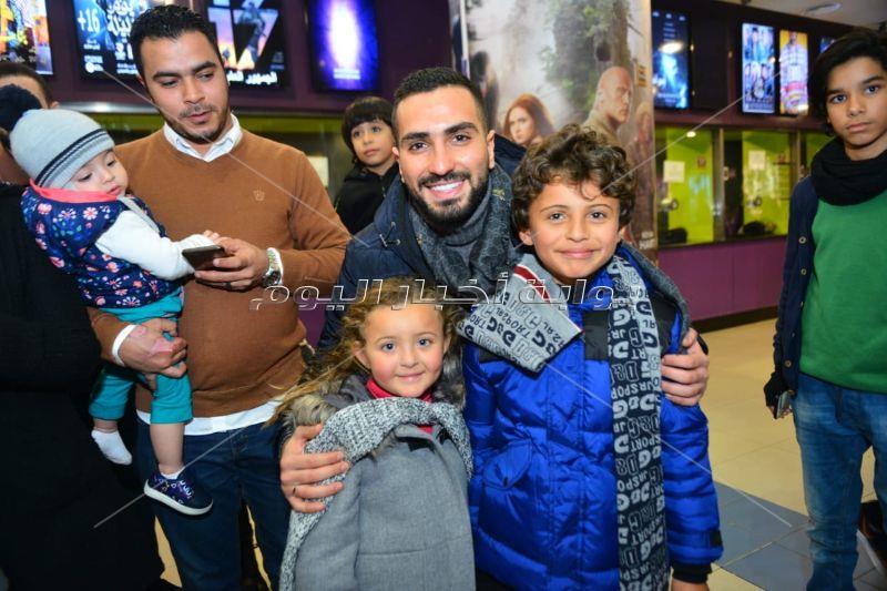 الشرنوبي وجميلة عوض ومي الغيطي يشاهدون «بنات ثانوي» مع الجمهور 