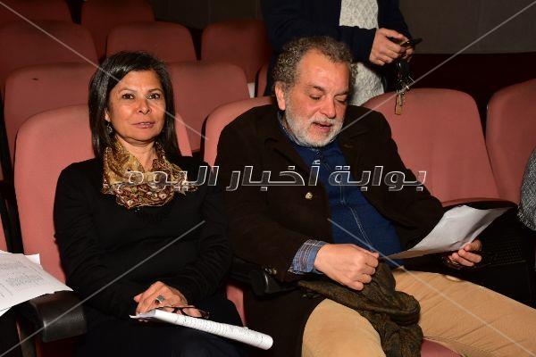  محمود حميدة وصناع مهرجان الأقصر يحتفلون بعيد ميلاد يوسف شاهين