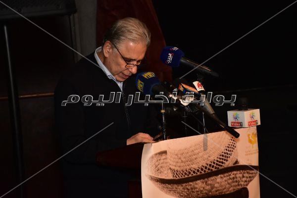  محمود حميدة وصناع مهرجان الأقصر يحتفلون بعيد ميلاد يوسف شاهين