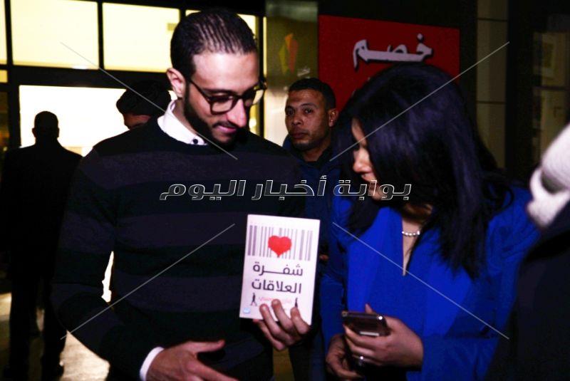 مصطفى قمر ودينا عبد الله وإيناس مكي بحفل توقيع كتاب «شفرة العلاقات»