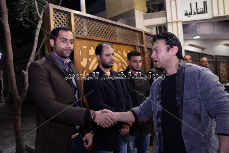 محمد محي وممدوح موسى في عزاء والدة هبة السيسي