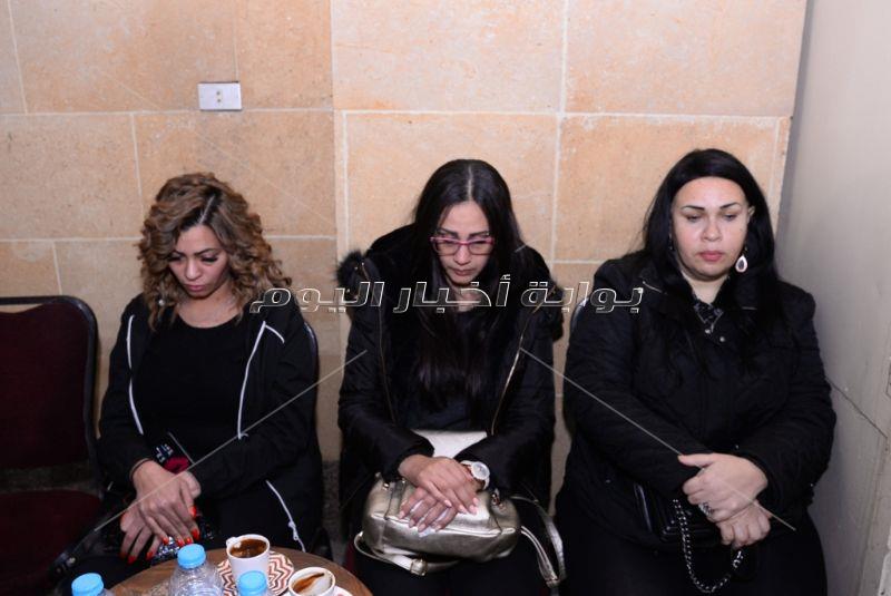 محمد محي وممدوح موسى في عزاء والدة هبة السيسي