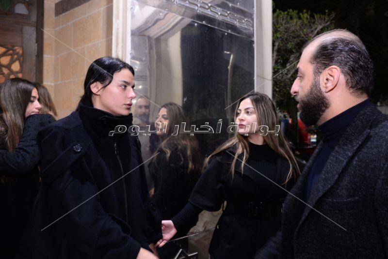 محمد محي وممدوح موسى في عزاء والدة هبة السيسي