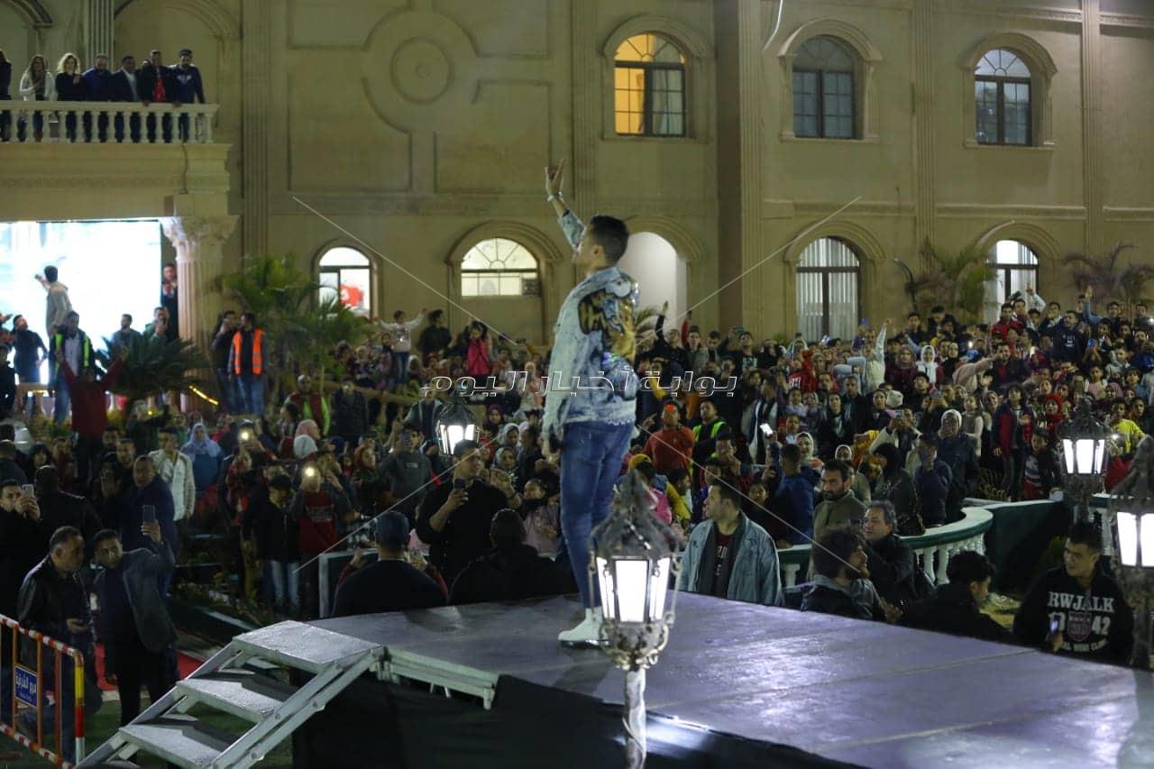 حسن شاكوش يُشعل حفل عيد الحب