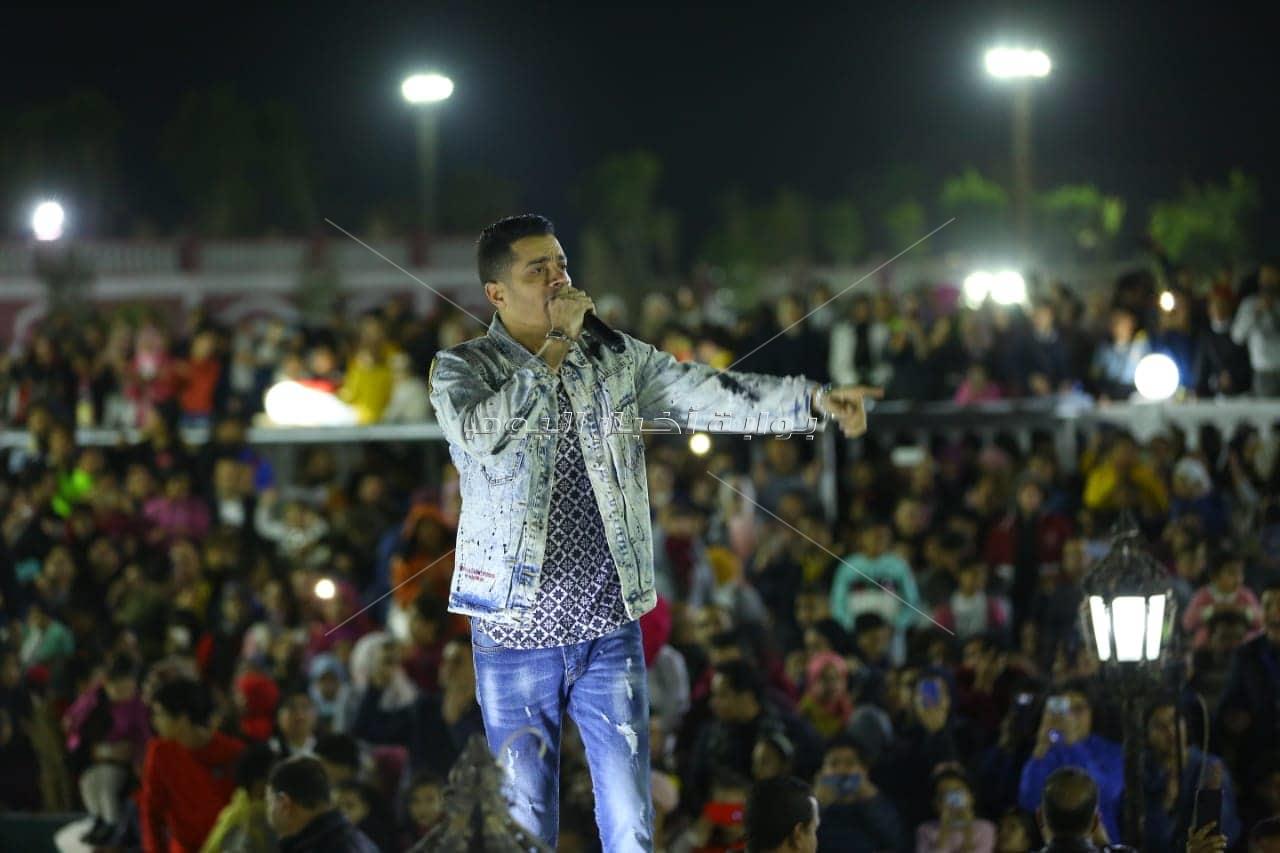 حسن شاكوش يُشعل حفل عيد الحب