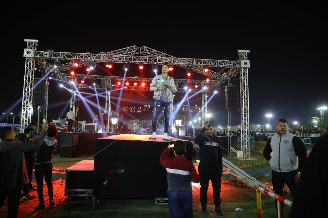حسن شاكوش يُشعل حفل عيد الحب