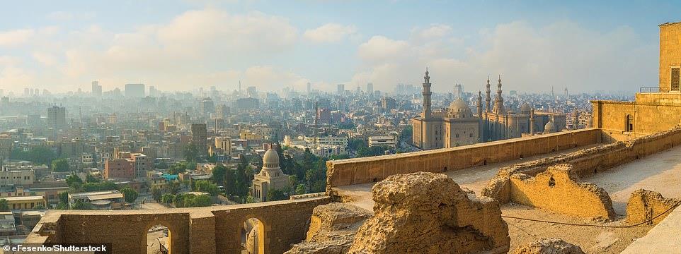 من « الأهرامات» إلى « المنتجعات الشاطئية » شاهد «مصر الساحرة » 