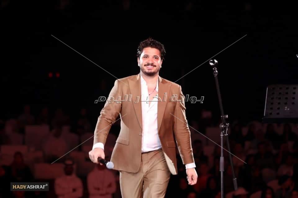 مصطفى حجاج يتألق بحفل مهرجان الفجيرة