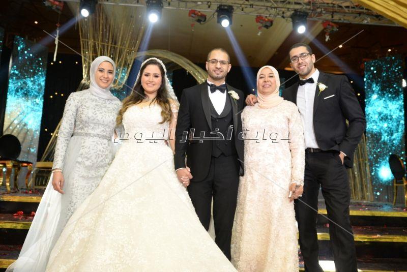 تامر حسني والليثي يُشعلان زفاف «أحمد وهنا»