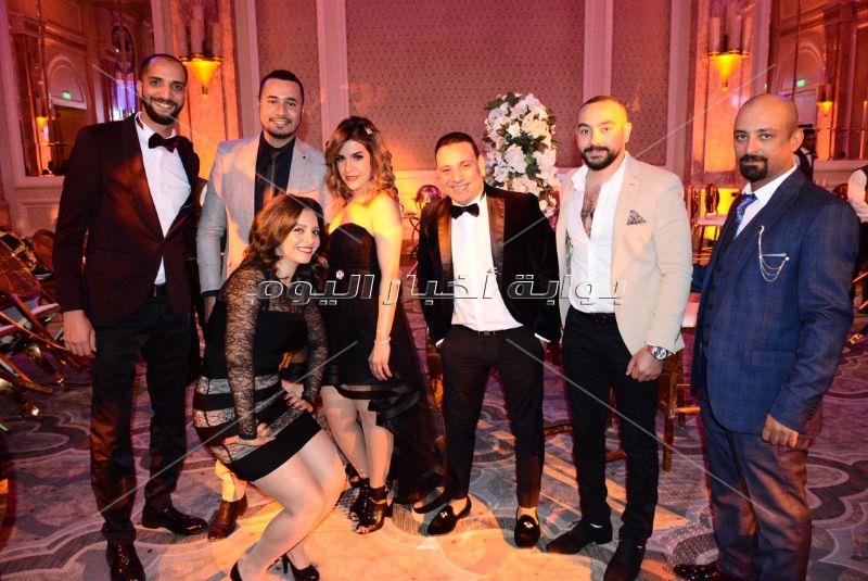 حكيم والليثي نجما زفاف «يوستينا وروماني» بحضور النجوم