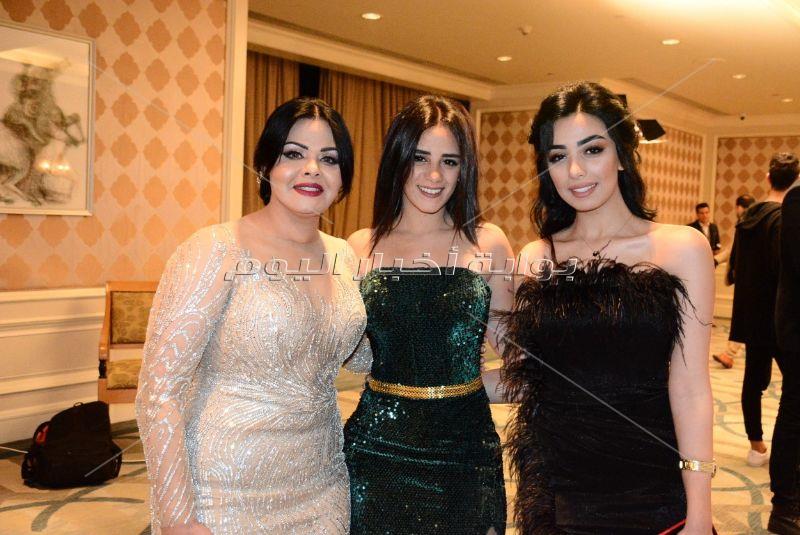 حكيم والليثي نجما زفاف «يوستينا وروماني» بحضور النجوم