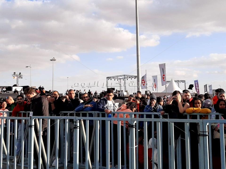 بدء التوافد على حفل عمرو دياب في المنارة
