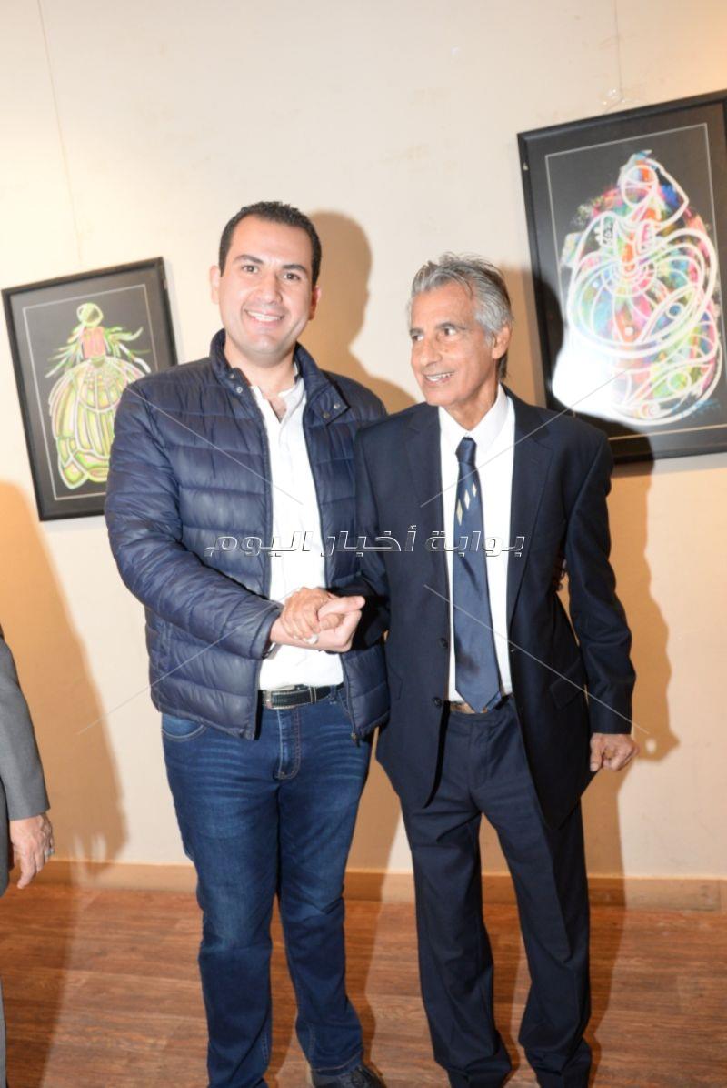 أشرف زكي وفيفي عبده وخالد جلال يفتتحون معرض حسين العزبي