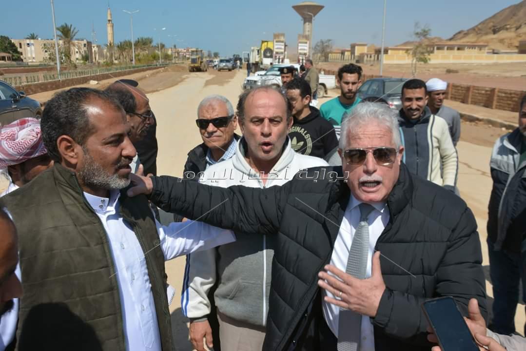 محافظ جنوب سيناء يتفقد ازالة اثار السيول بمدينة ابوزنيمة وابورديس