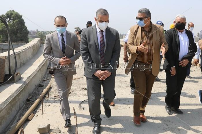 محافظ سوهاج يتفقد عدد من مشروعات الطرق والكبارى بمراكز البلينا وجرجا وأخميم 