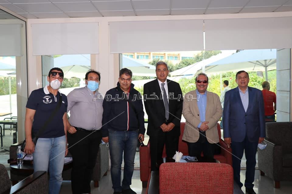 كوادر طبية من أساتذة كليات الطب المصرية تصل مقر