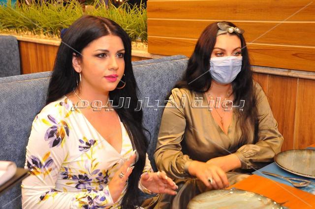 صوفينار وكاريكا ونجوم الرياضة في حفل افتتاح أحد المطاعم