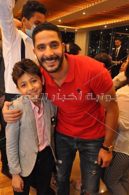 صوفينار وكاريكا ونجوم الرياضة في حفل افتتاح أحد المطاعم
