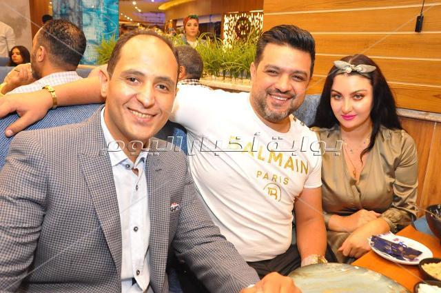 صوفينار وكاريكا ونجوم الرياضة في حفل افتتاح أحد المطاعم