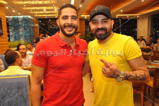 صوفينار وكاريكا ونجوم الرياضة في حفل افتتاح أحد المطاعم