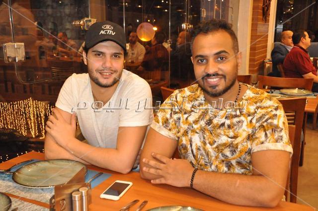 صوفينار وكاريكا ونجوم الرياضة في حفل افتتاح أحد المطاعم