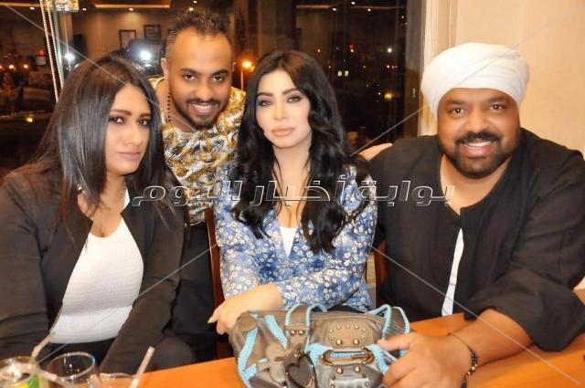 صوفينار وكاريكا ونجوم الرياضة في حفل افتتاح أحد المطاعم
