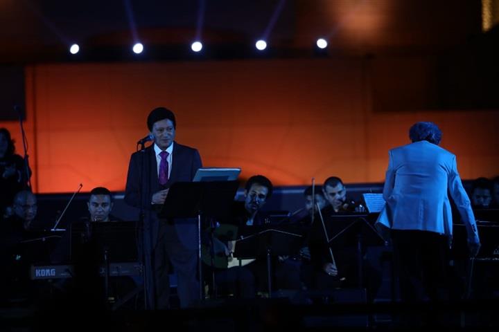 محمد الحلو يتألق في الأوبرا