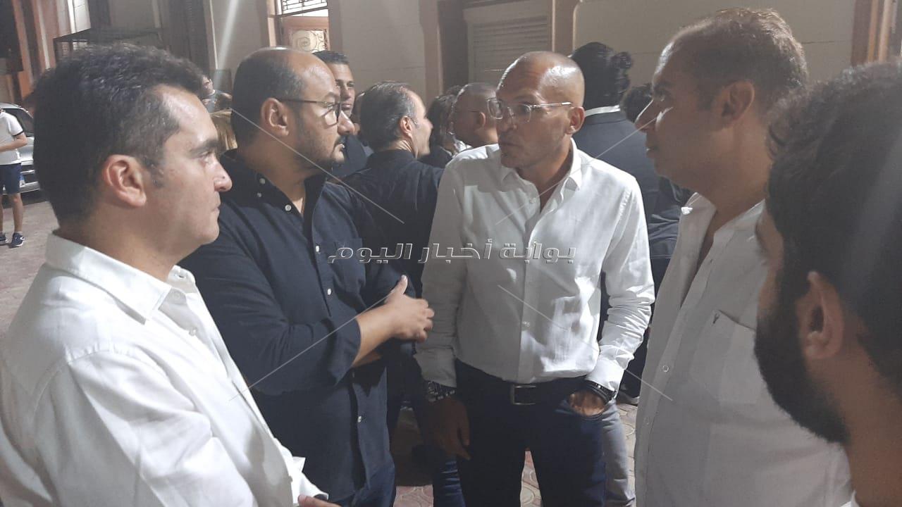 الحزن والأسى يظهران في عزاء مدير أعمال نيكول سابا