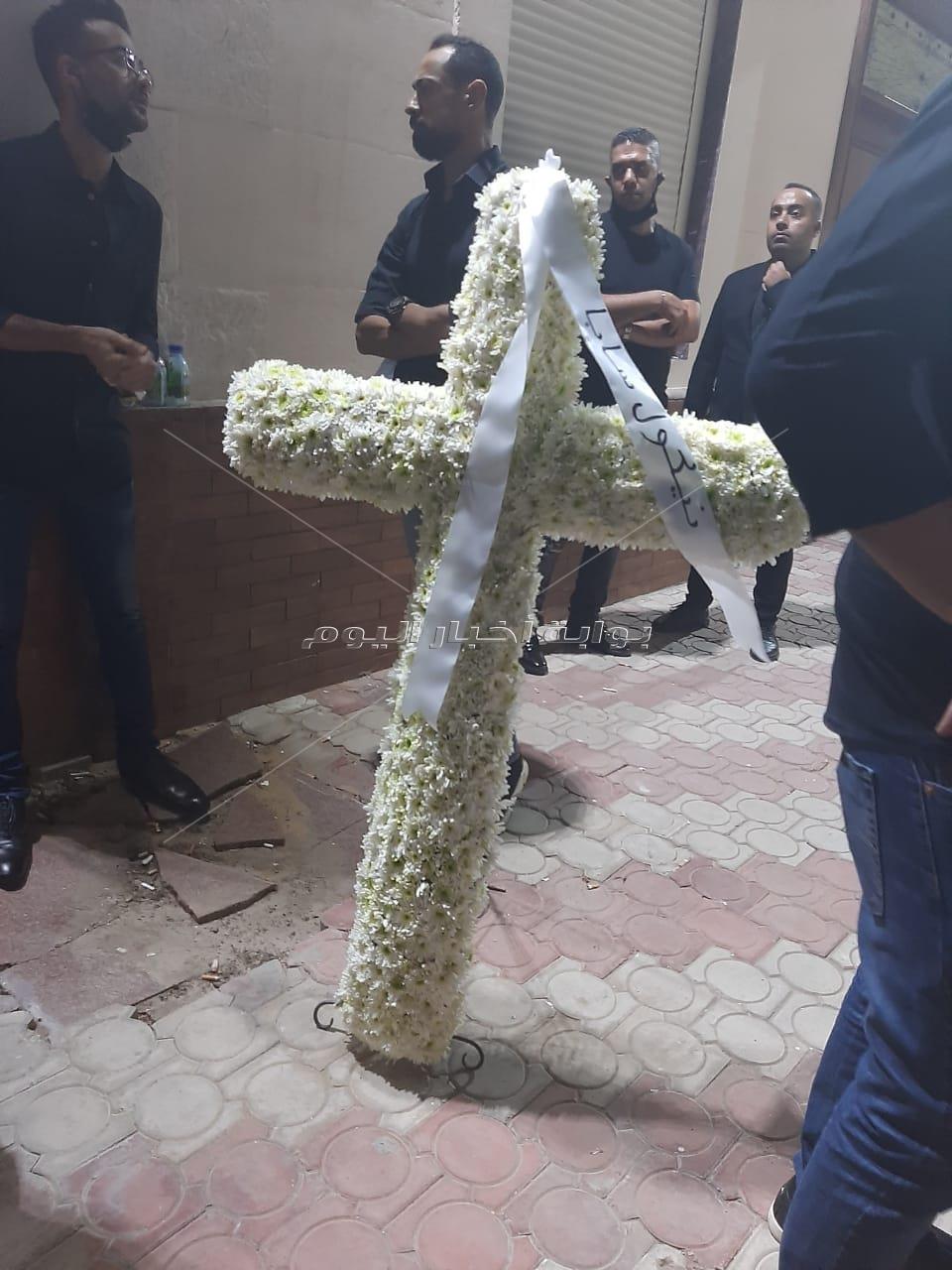 الحزن والأسى يظهران في عزاء مدير أعمال نيكول سابا