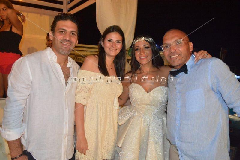 تامر حسني والعسيلي يُشعلان زفاف ياسر الحريري في «الساحل»