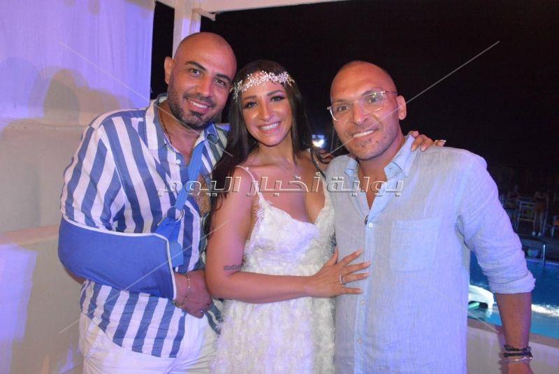 تامر حسني والعسيلي يُشعلان زفاف ياسر الحريري في «الساحل»