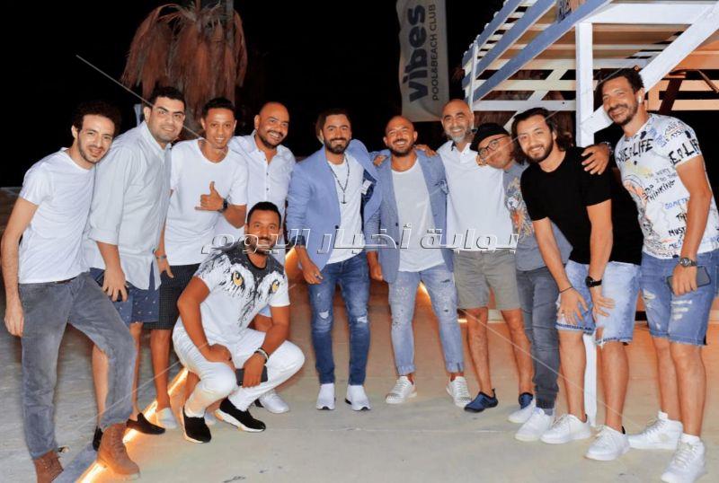 تامر حسني والعسيلي يُشعلان زفاف ياسر الحريري في «الساحل»