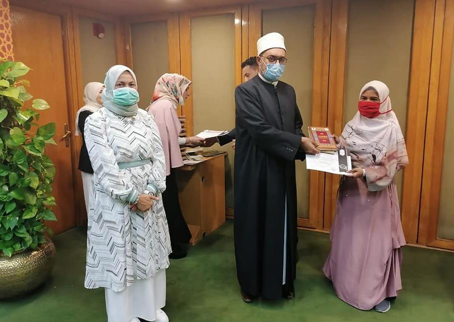 صور| أمين "البحوث الإسلامية" يشارك في فعاليات تكريم الطلاب الوافدين الفائزين بمسابقة اكتشاف المواهب