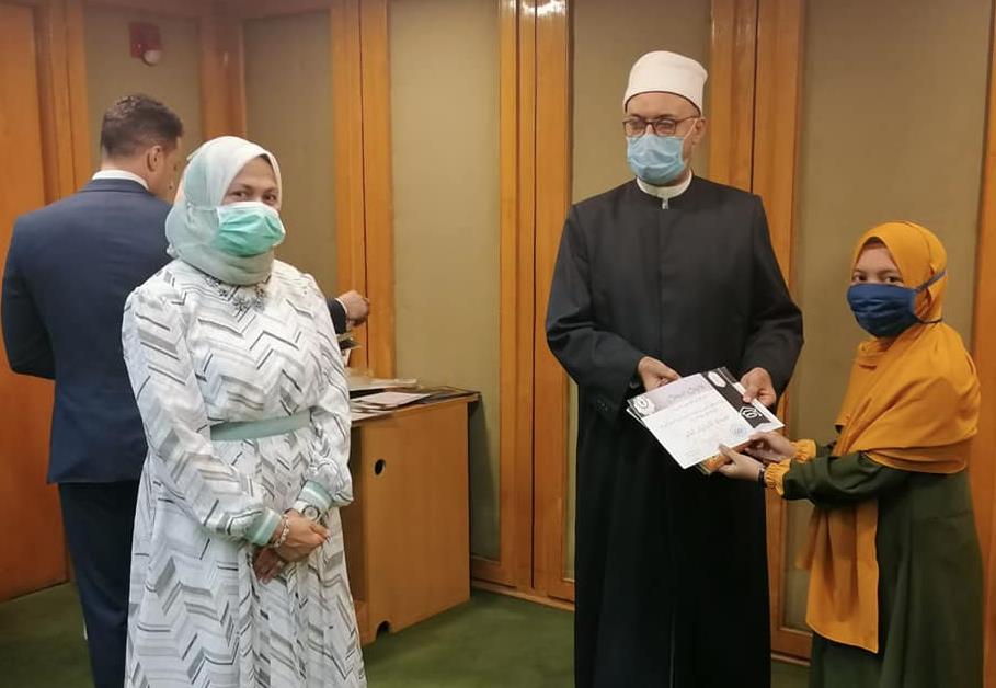 صور| أمين "البحوث الإسلامية" يشارك في فعاليات تكريم الطلاب الوافدين الفائزين بمسابقة اكتشاف المواهب
