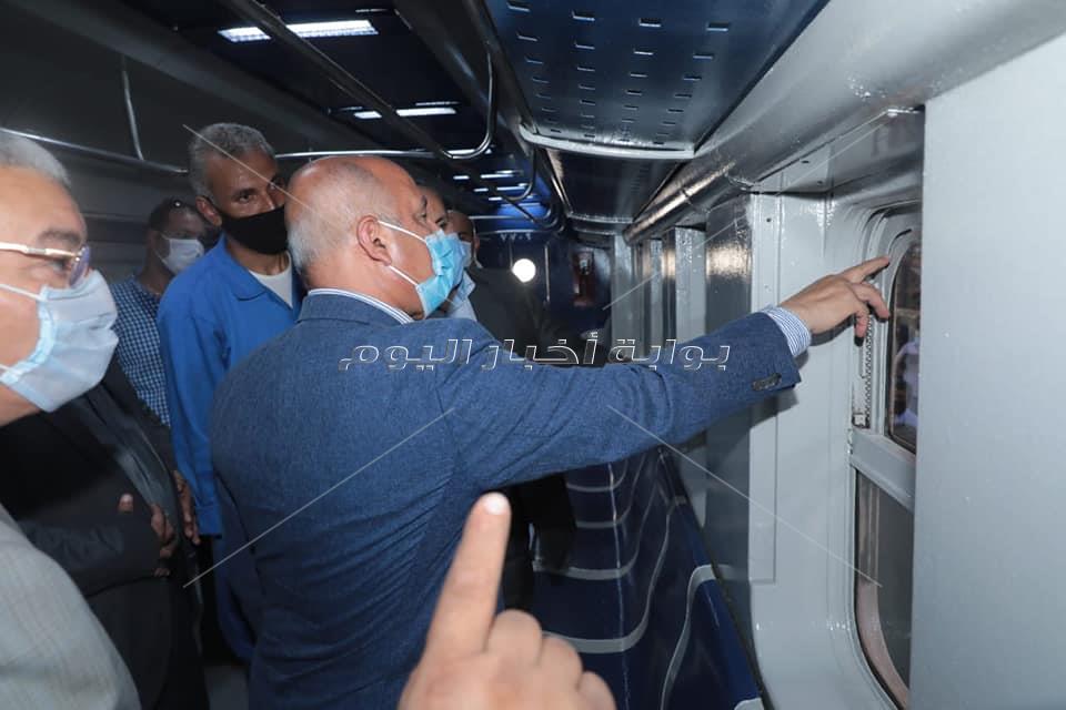 صور| "الوزير" يتفقد محطتي رمسيس والمنيا وورش عربات السكة الحديد ويوجه بالتطوير الفوري