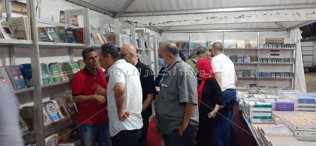 صور| رئيس هيئة الكتاب يتفقد استعدادات معرض الاسكندرية للكتاب