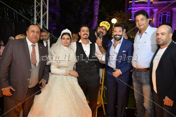 أبو الليف ووفاء سالم ورامي وحيد يحتفلون بزفاف «محمود وأميرة»