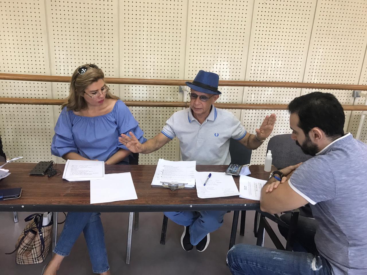 صور من الكواليس.. رانيا فريد شوفي تقدم حفل افتتاح «أولادنا»