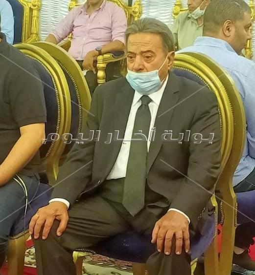 يوسف شعبان يقدم واجب العزاء لأسرة الراحل محمود ياسين بالشيخ زايد 