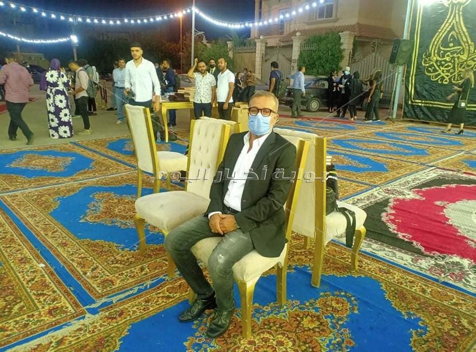وصول الفنان شريف مني  الي عزاء الراحل محمود ياسين بالشيخ زايد