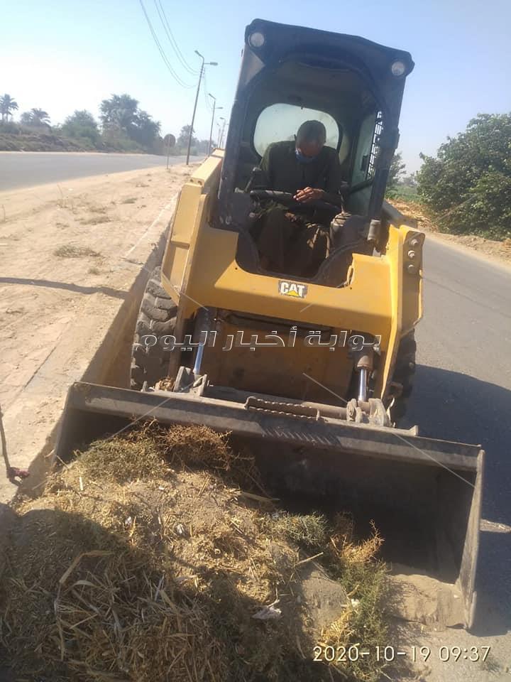 اصلاح عطل بخط مياه ميت القائد فى مدينة العياط